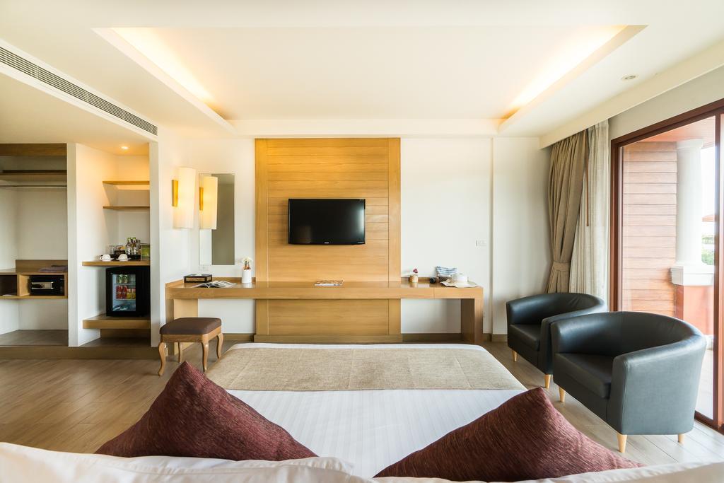 Ayrest Hua Hin Hotel Екстериор снимка